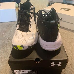 UA Mens Lockdown Basketball Shoes